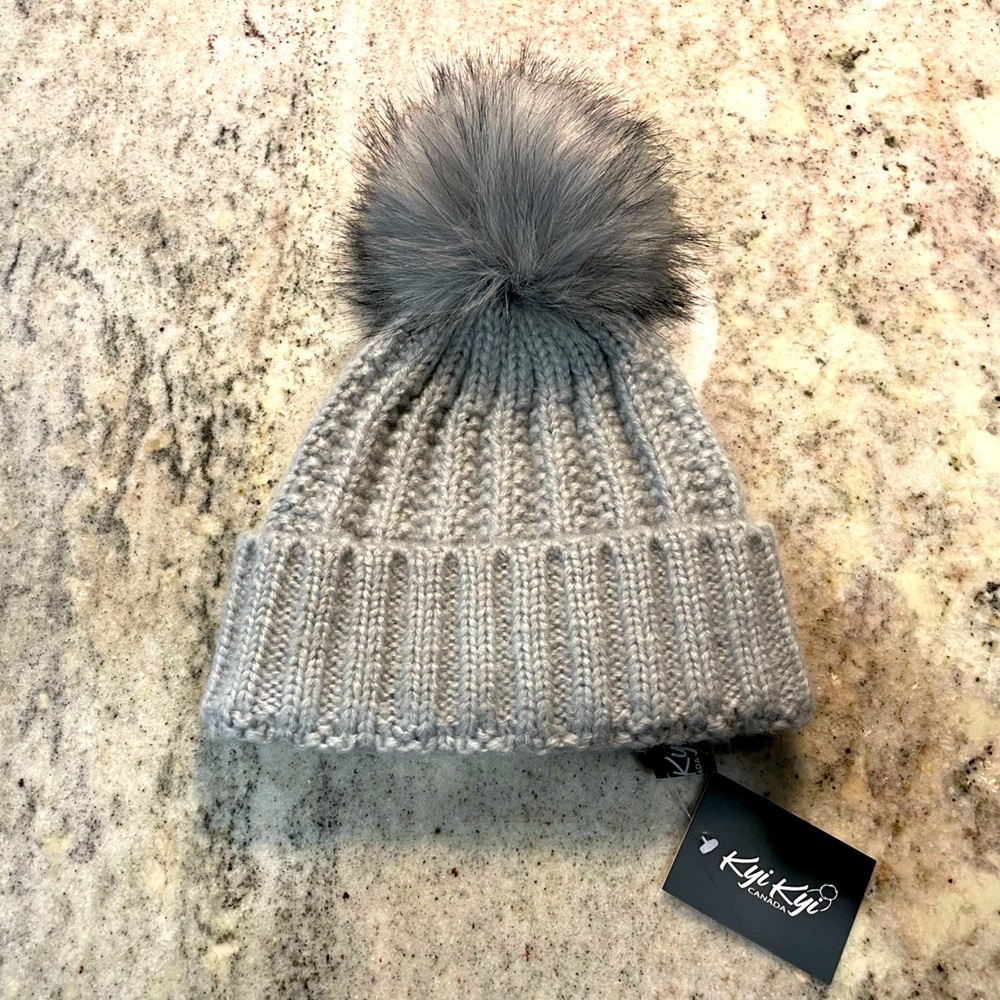 Kyi Kyi Canada Faux Fur Hat NWT